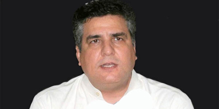 Journalist forces Daniyal Aziz to apologize for offensive remarks
